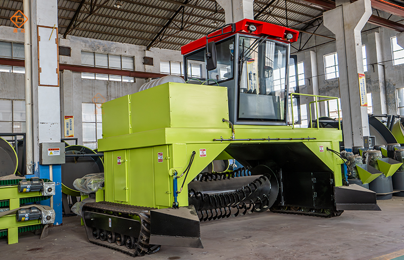 有機(jī)肥設(shè)備雞糞履帶翻拋機(jī)制造廠家 有機(jī)肥設(shè)備雞糞履帶翻拋機(jī)制造廠家